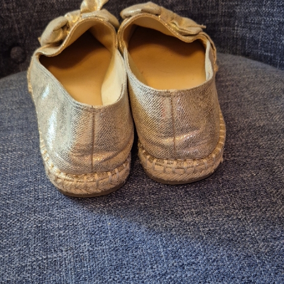 Bandolino Metallic Gold Flats with Bow - Picture 8 of 10